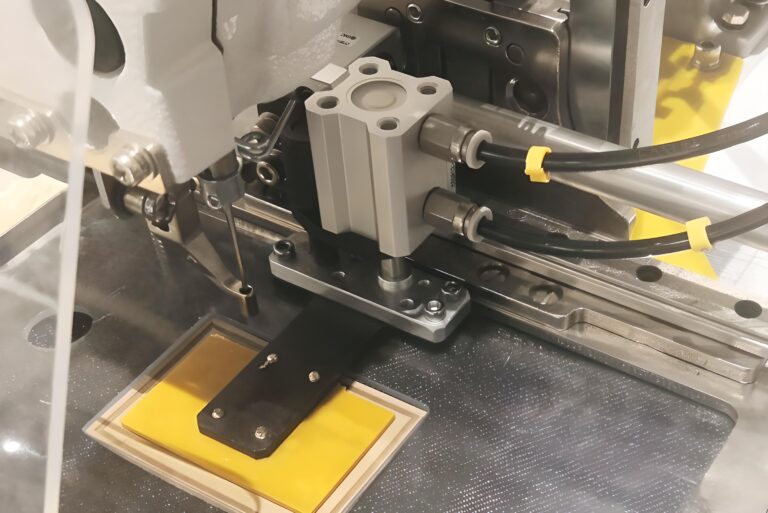Швейна машина Jack JK-T2210-F1-D для обробки деталей по контуру