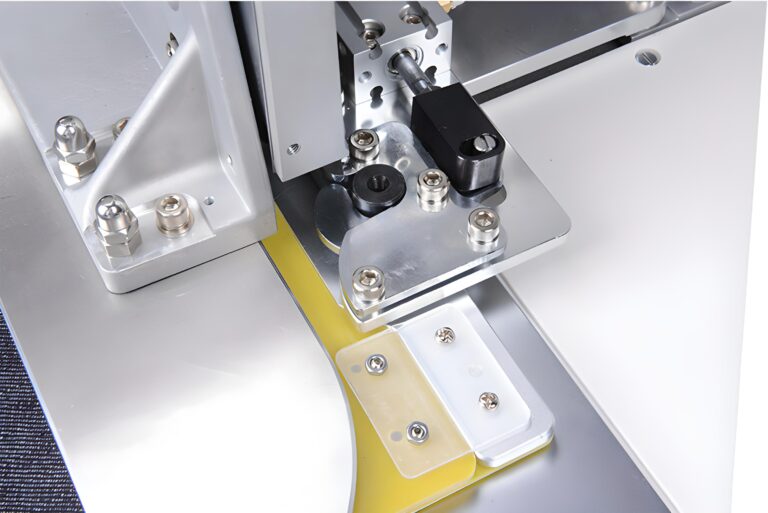 Швейна машина Jack JK-T2210-F3-D для обробки деталей по контуру