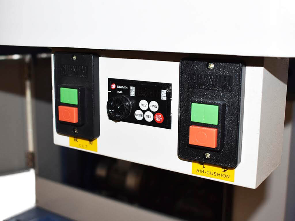 Машина розкрійна стрічкового типу Dison DS-900B з робочим полем 900мм