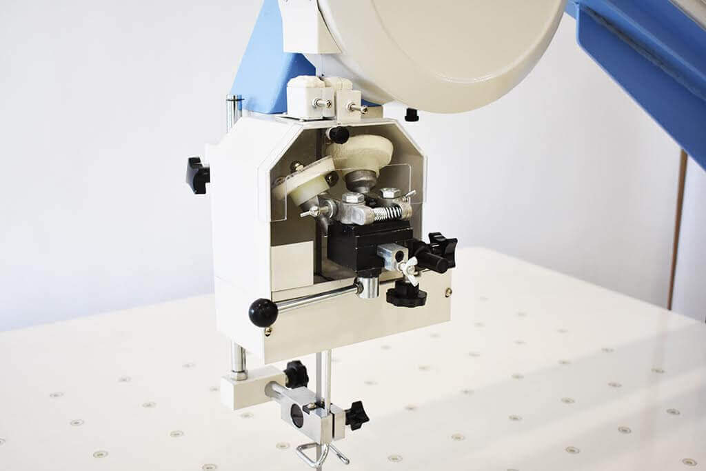 Машина розкрійна стрічкового типу Dison DS-900B з робочим полем 900мм