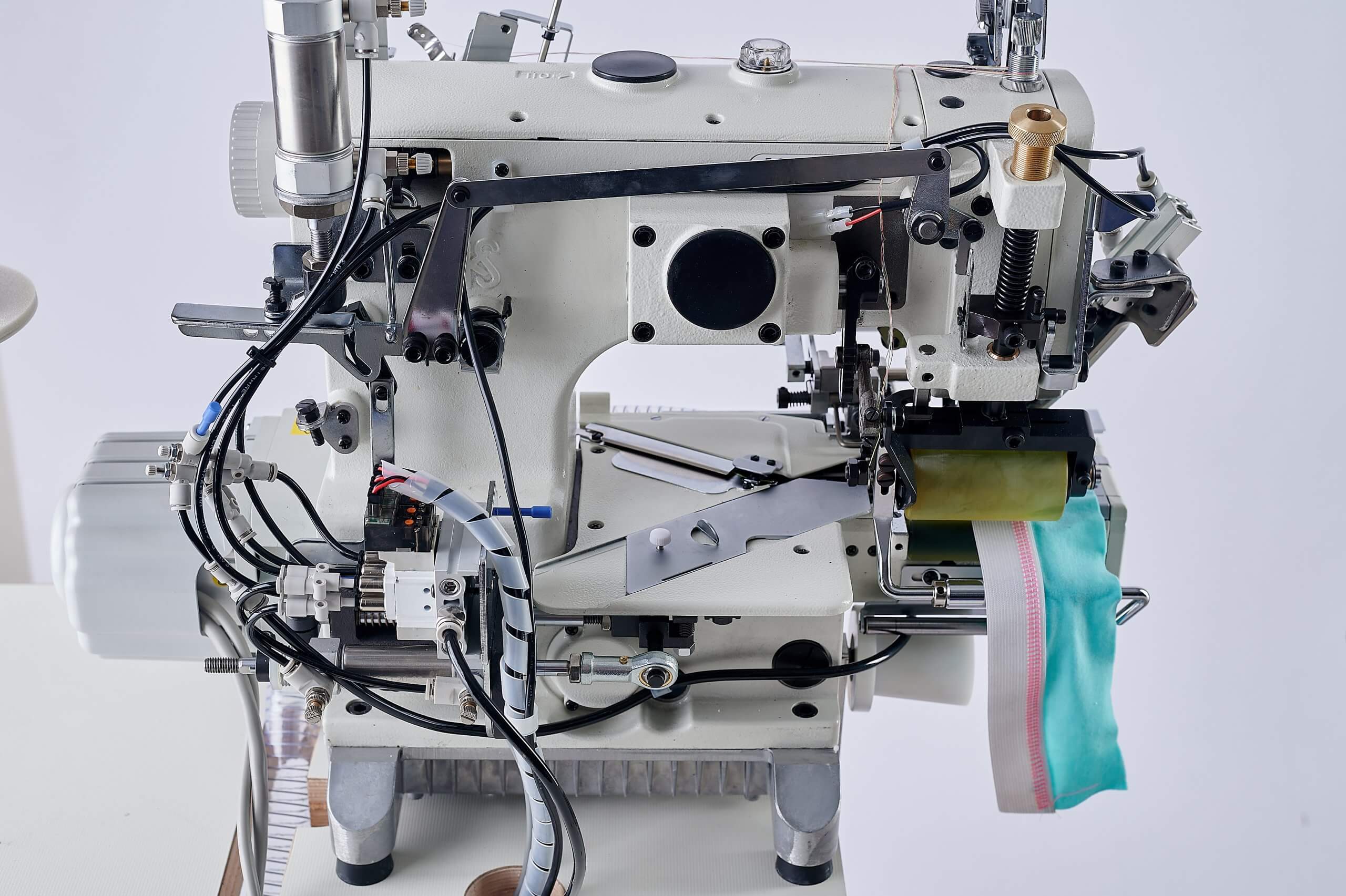 Розпошивальна машина KANSAI SPECIAL NR-9803GPEHK-UTA-1/4 (6.4 мм)  з циліндричною платформою