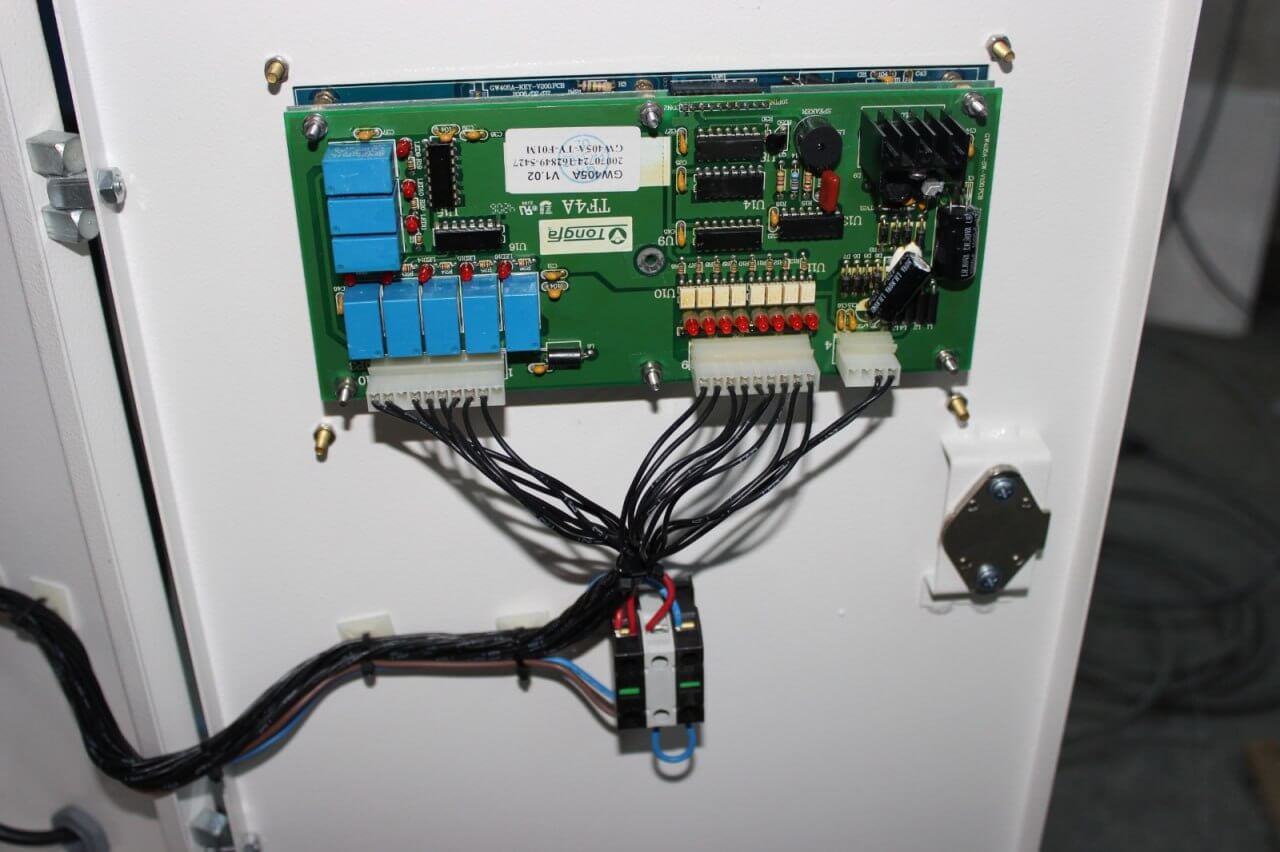 Установка Malkan UP22XPGZN для розпрасування бічних швів із вбудованим вакуумом та парою