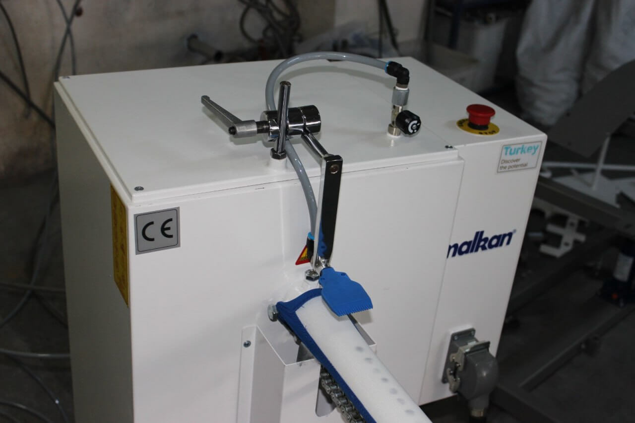 Установка Malkan UP22XPGZN для розпрасування бічних швів із вбудованим вакуумом та парою